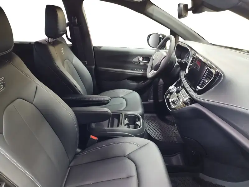 2027 Chrysler Pacifica Select, černá, dovoz Kanada — foto 9 z 12