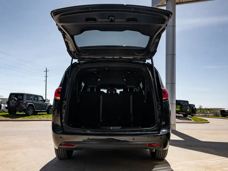 2026 Chrysler Pacifica Select, černá, dovoz Kanada — foto 8 z 12