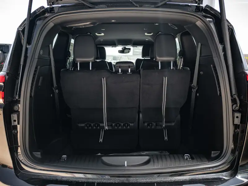 2026 Chrysler Pacifica Select, černá, dovoz Kanada — foto 9 z 12