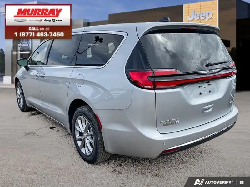 2026 Chrysler Pacifica Select, stříbrná, 10 km, dovoz Kanada — foto 4 z 12