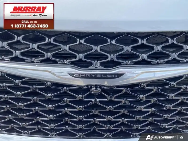 2026 Chrysler Pacifica Select, stříbrná, 10 km, dovoz Kanada — foto 9 z 12