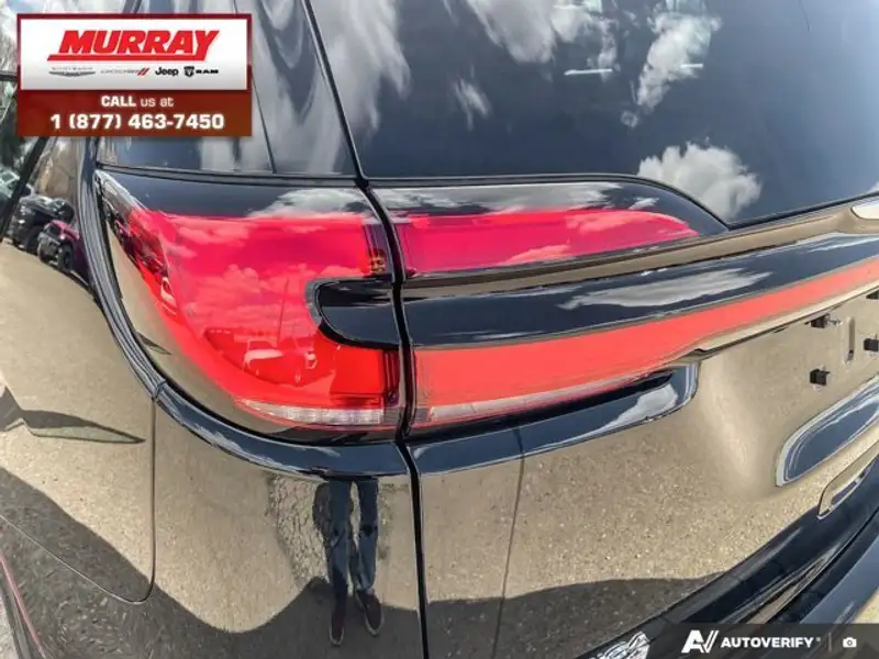 2026 Chrysler Pacifica Select, černá, 10 km, dovoz Kanada — foto 11 z 12