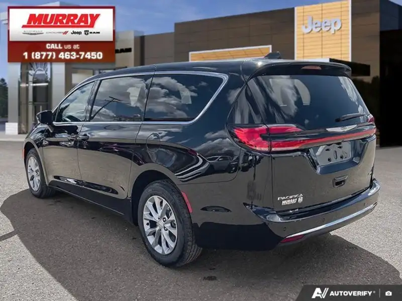 2026 Chrysler Pacifica Select, černá, 10 km, dovoz Kanada — foto 4 z 12