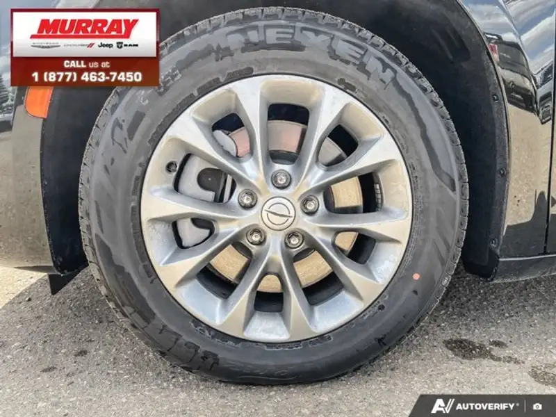 2026 Chrysler Pacifica Select, černá, 10 km, dovoz Kanada — foto 6 z 12