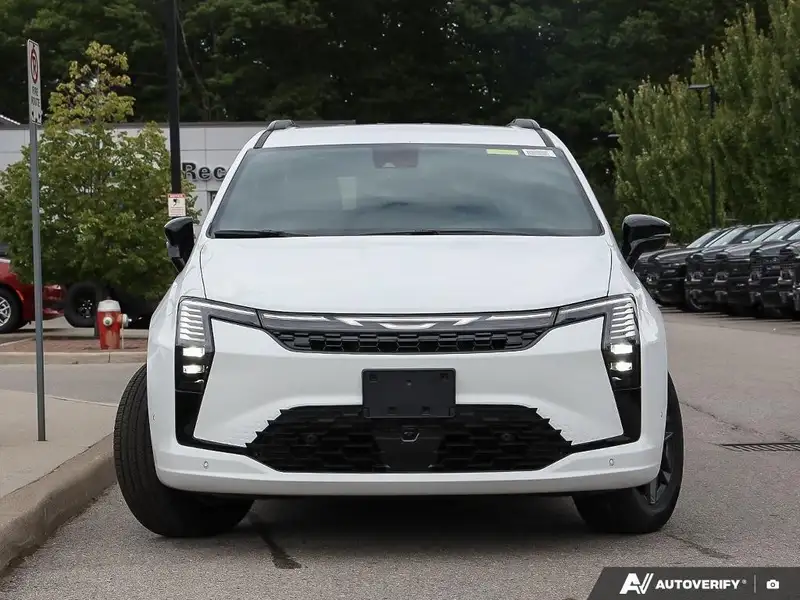 2027 Chrysler Pacifica Select, bílá, dovoz Kanada — foto 2 z 12