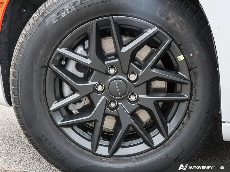 2027 Chrysler Pacifica Select, bílá, dovoz Kanada — foto 6 z 12