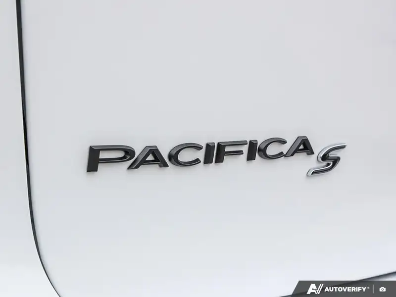 2027 Chrysler Pacifica Select, bílá, dovoz Kanada — foto 9 z 12