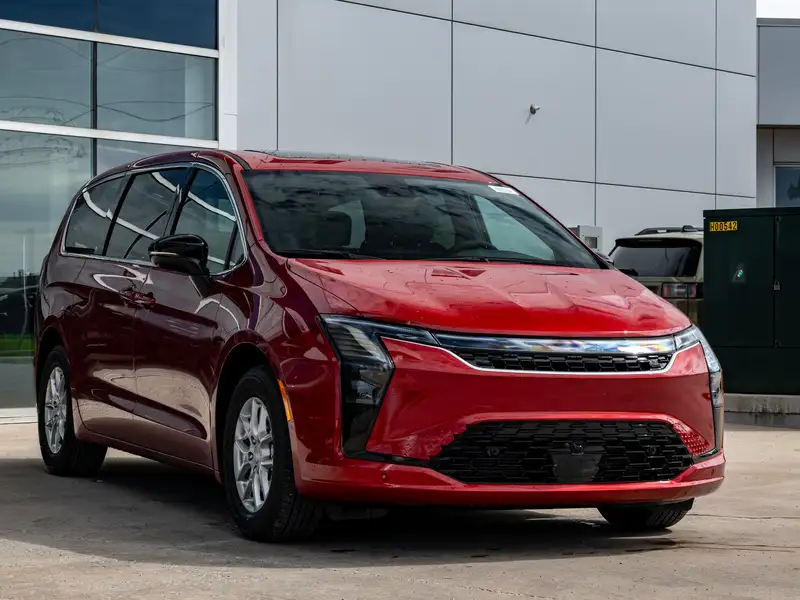 2027 Chrysler Pacifica Select, červená, dovoz Kanada — foto 11 z 12
