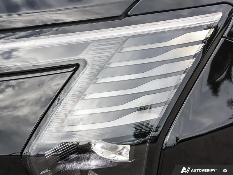 2027 Chrysler Pacifica Select, černá, dovoz Kanada — foto 10 z 12