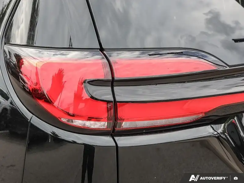 2027 Chrysler Pacifica Select, černá, dovoz Kanada — foto 12 z 12