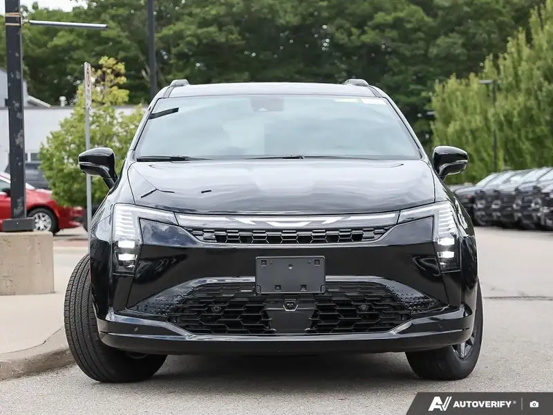 2027 Chrysler Pacifica Select, černá, dovoz Kanada — foto 2 z 12