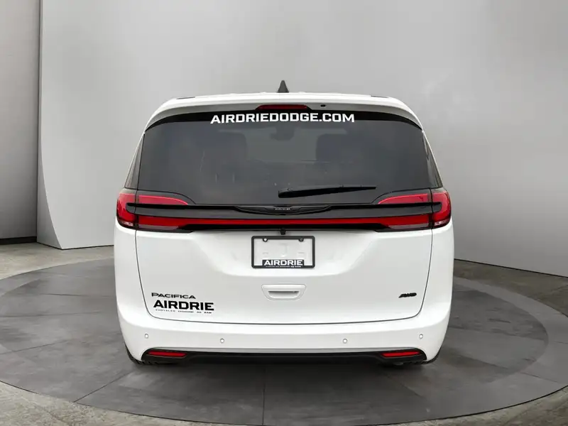 2026 Chrysler Pacifica Select, bílá, dovoz Kanada — foto 4 z 12