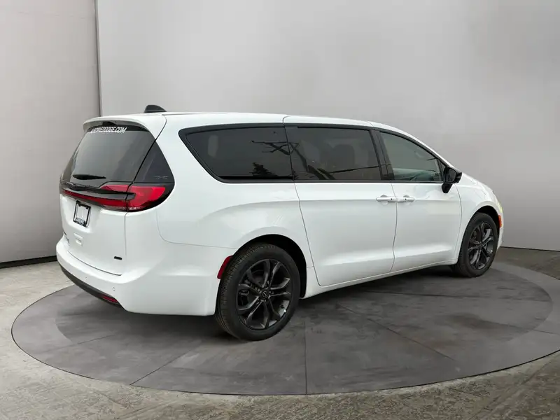 2026 Chrysler Pacifica Select, bílá, dovoz Kanada — foto 5 z 12