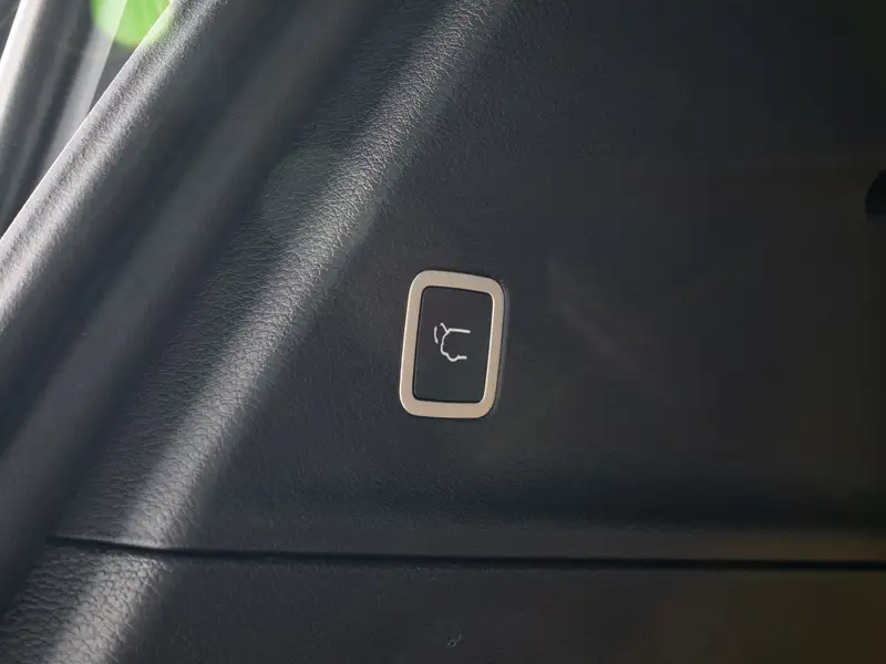 2026 Chrysler Pacifica Select, bílá, dovoz Kanada — foto 10 z 12
