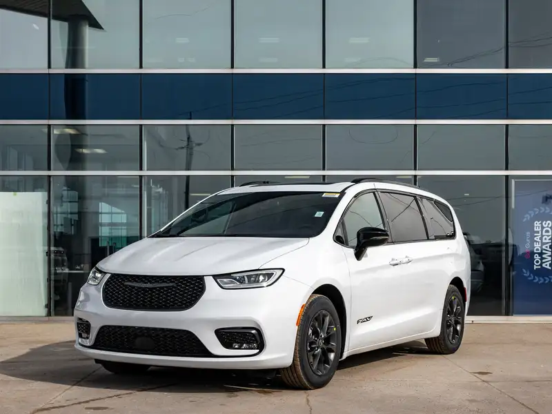 2026 Chrysler Pacifica Select, bílá, dovoz Kanada — foto 2 z 12
