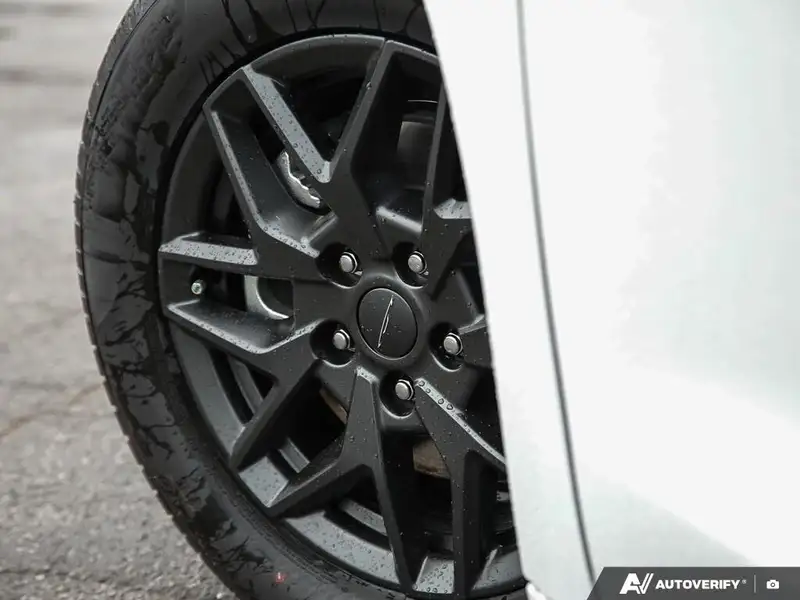 2027 Chrysler Pacifica Select, bílá, dovoz Kanada — foto 6 z 12