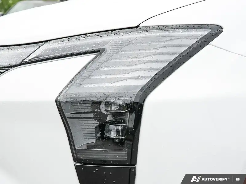 2027 Chrysler Pacifica Select, bílá, dovoz Kanada — foto 9 z 12
