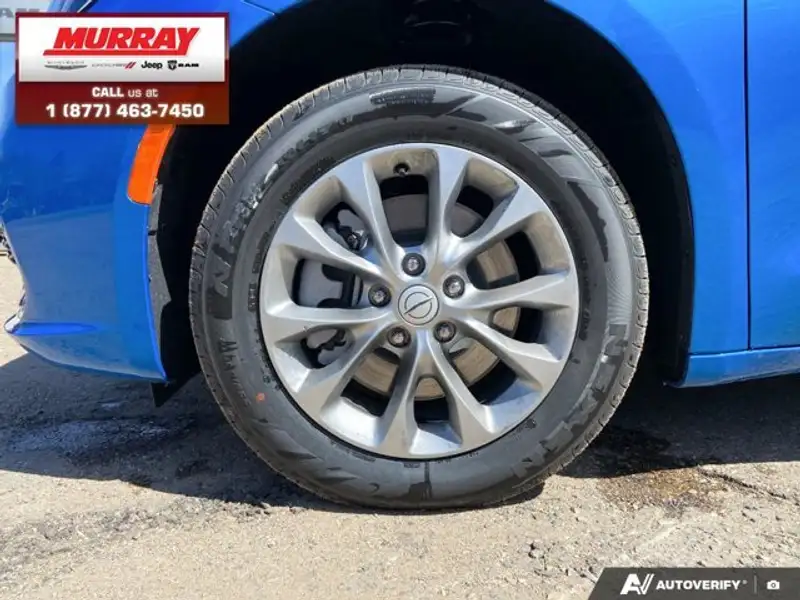 2026 Chrysler Pacifica Select, modrá, 10 km, dovoz Kanada — foto 6 z 12