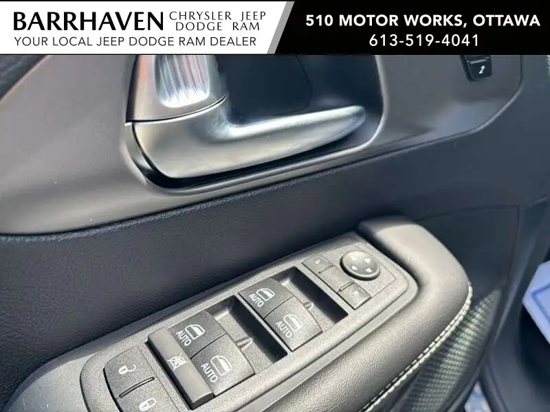 2027 Chrysler Pacifica Select, černá, 0 km, dovoz Kanada — foto 10 z 12