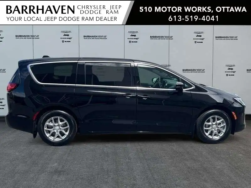 2027 Chrysler Pacifica Select, černá, 0 km, dovoz Kanada — foto 5 z 12