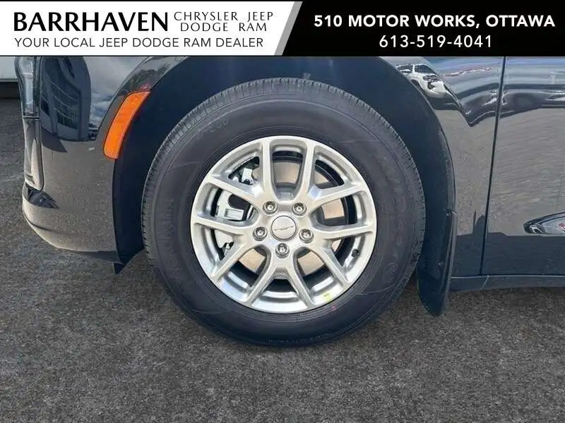 2027 Chrysler Pacifica Select, černá, 0 km, dovoz Kanada — foto 8 z 12