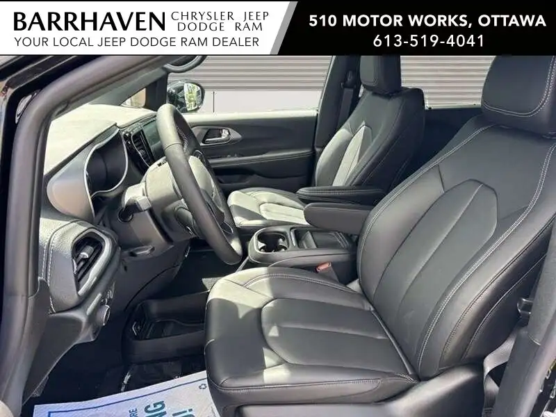 2027 Chrysler Pacifica Select, černá, 0 km, dovoz Kanada — foto 9 z 12