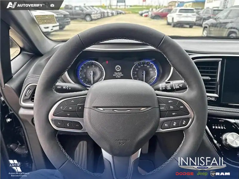 2027 Chrysler Pacifica Select, černá, 24 km, dovoz Kanada — foto 11 z 12