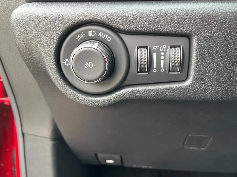 2026 Chrysler Pacifica Select, červená, 31 km, dovoz Kanada — foto 9 z 12