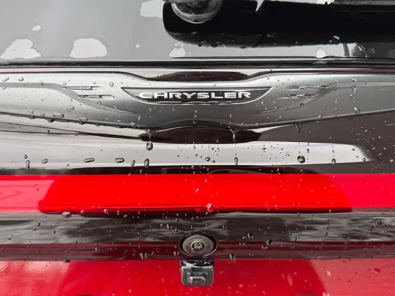 2026 Chrysler Pacifica Select, červená, 10 km, dovoz Kanada — foto 6 z 12