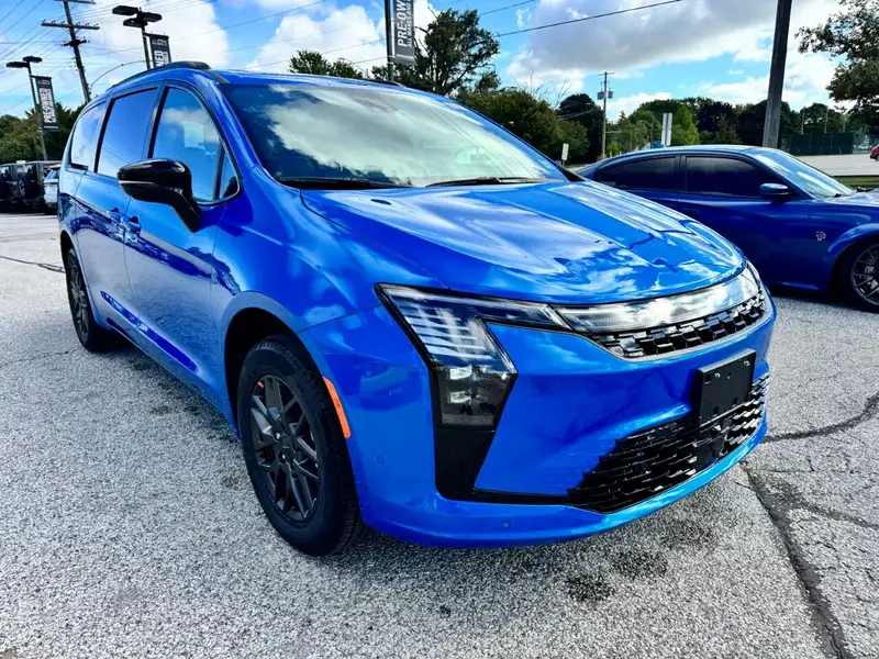 2027 Chrysler Pacifica Select, modrá, dovoz Kanada — foto 6 z 12