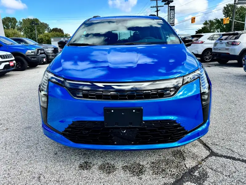 2027 Chrysler Pacifica Select, modrá, dovoz Kanada — foto 7 z 12