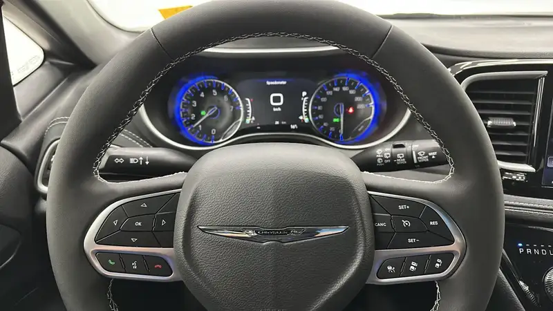 2026 Chrysler Pacifica Select, červená, 15 km, dovoz Kanada — foto 12 z 12