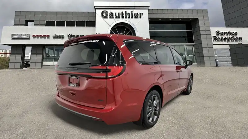 2026 Chrysler Pacifica Select, červená, 15 km, dovoz Kanada — foto 6 z 12