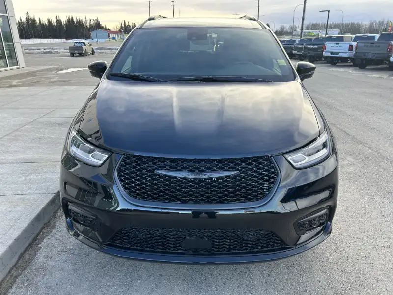 2026 Chrysler Pacifica Select AWD, černá, 30 km, dovoz Kanada — foto 3 z 12