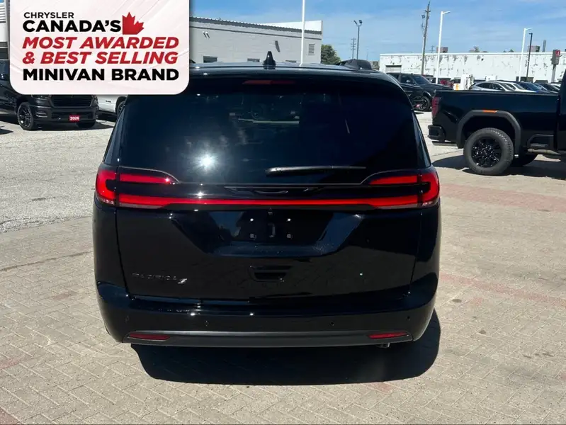 2027 Chrysler Pacifica Select, černá, 45 km, dovoz Kanada — foto 4 z 12