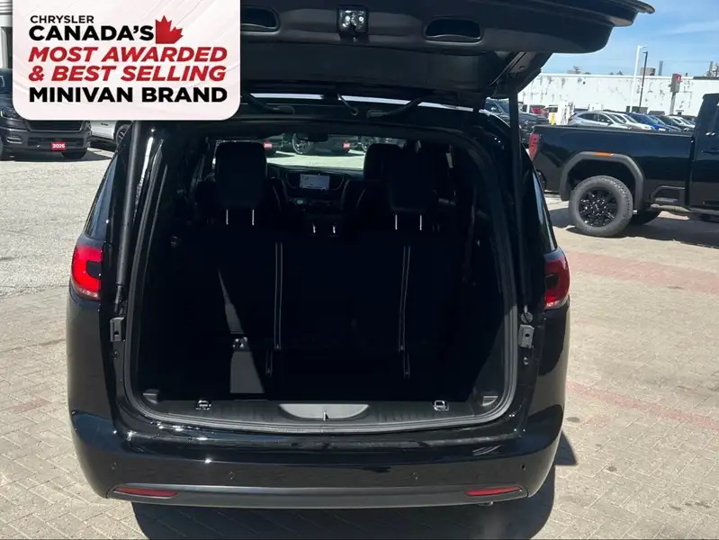 2027 Chrysler Pacifica Select, černá, 45 km, dovoz Kanada — foto 5 z 12