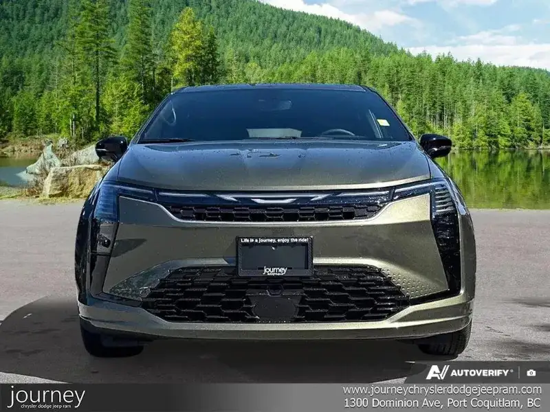 2027 Chrysler Pacifica Select, šedá, 15 km, dovoz Kanada — foto 2 z 12