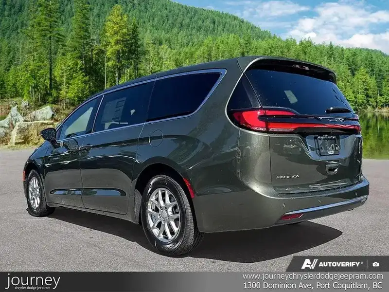 2027 Chrysler Pacifica Select, šedá, 15 km, dovoz Kanada — foto 4 z 12