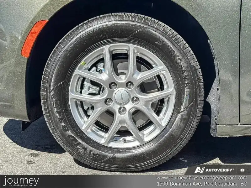 2027 Chrysler Pacifica Select, šedá, 15 km, dovoz Kanada — foto 6 z 12