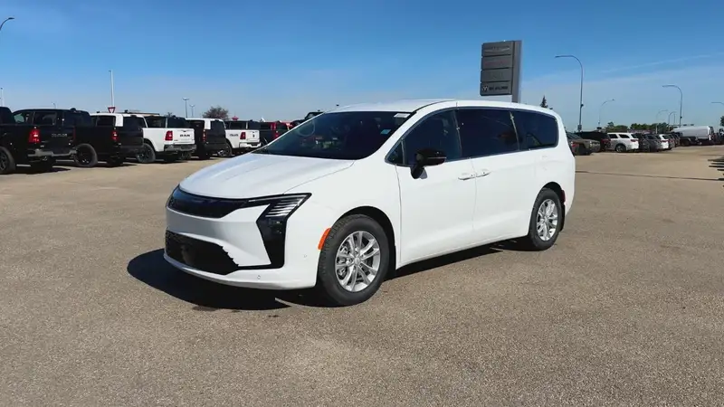 2027 Chrysler Pacifica Select, bílá, 21 km, dovoz Kanada — foto 3 z 12