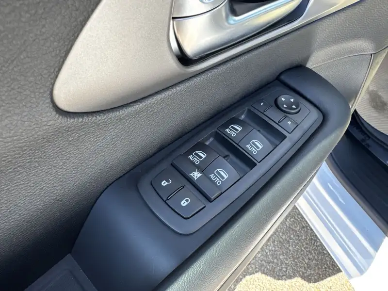 2027 Chrysler Pacifica Select, bílá, 21 km, dovoz Kanada — foto 8 z 12
