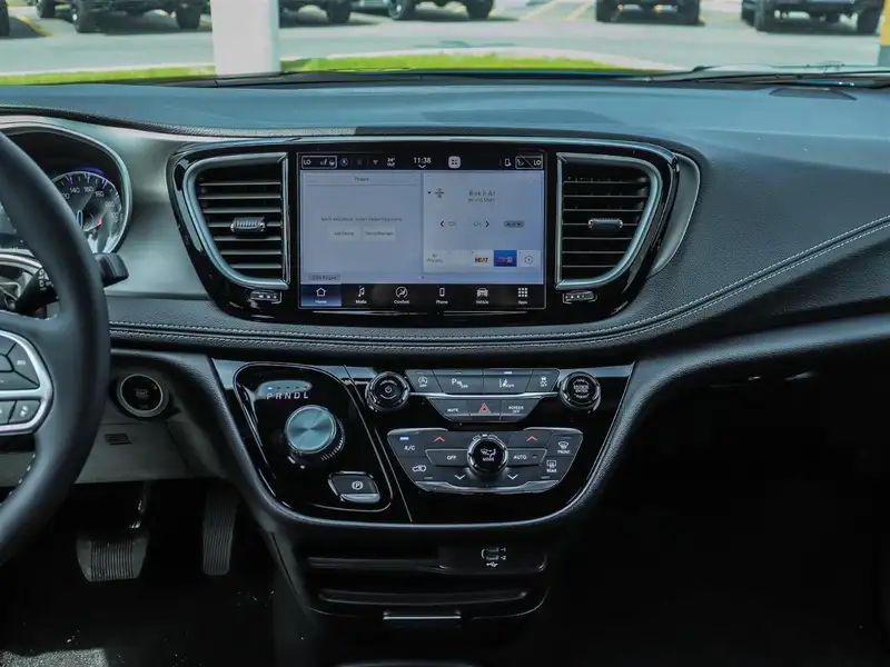 2027 Chrysler Pacifica Select, modrá, 0 km, dovoz Kanada — foto 11 z 12
