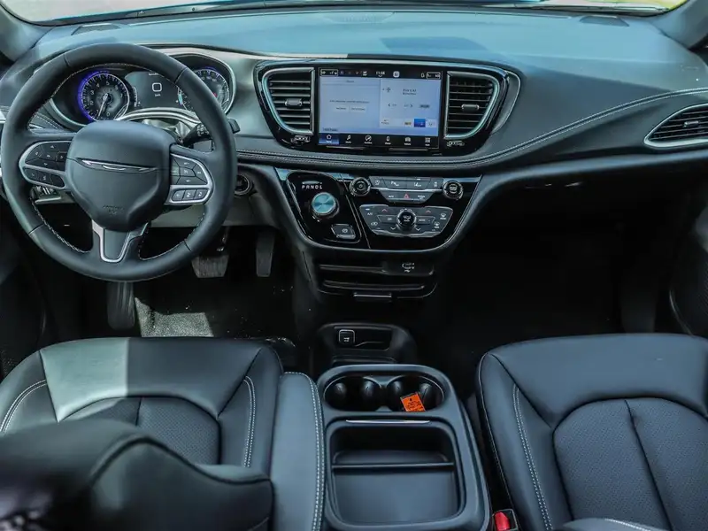 2027 Chrysler Pacifica Select, modrá, 0 km, dovoz Kanada — foto 12 z 12