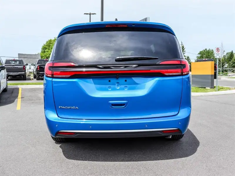 2027 Chrysler Pacifica Select, modrá, 0 km, dovoz Kanada — foto 4 z 12