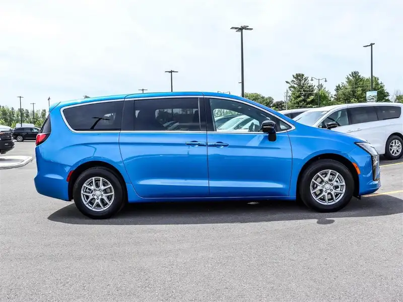 2027 Chrysler Pacifica Select, modrá, 0 km, dovoz Kanada — foto 5 z 12