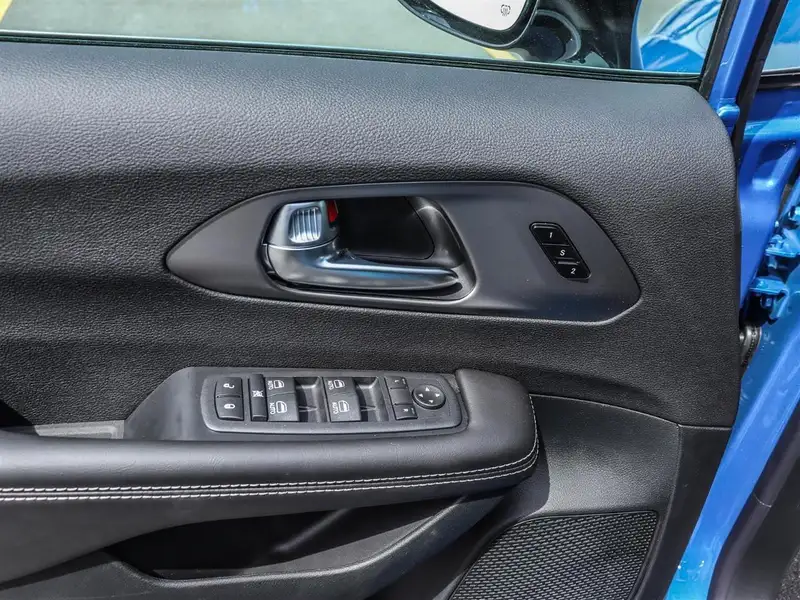 2027 Chrysler Pacifica Select, modrá, 0 km, dovoz Kanada — foto 9 z 12