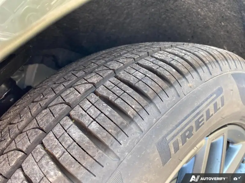 2027 Chrysler Pacifica Select, šedá, dovoz Kanada — foto 10 z 12