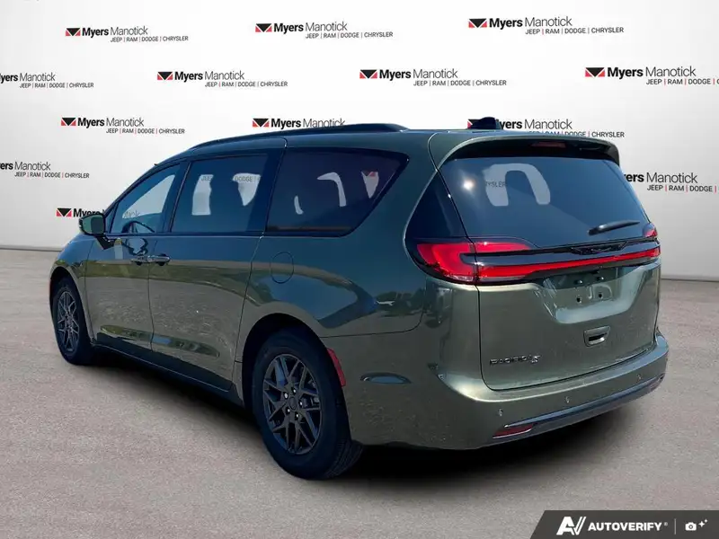2027 Chrysler Pacifica Select, šedá, dovoz Kanada — foto 3 z 12