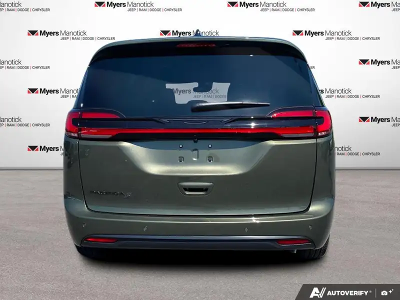 2027 Chrysler Pacifica Select, šedá, dovoz Kanada — foto 4 z 12