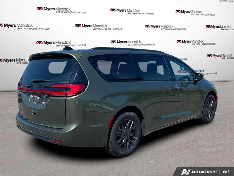 2027 Chrysler Pacifica Select, šedá, dovoz Kanada — foto 5 z 12